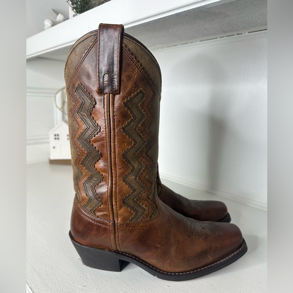 **SOLD**Laredo Women’s 7.5M Western Cowboy Boots Distressed Brown Zig-Zag - Picture 5 of 9